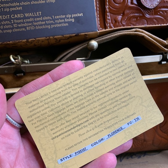 Authentic PATRICIA NASH LEATHER EMBOSSED GRAPE LEAF FRAME CROSB/CLUTCH/WALLET - Picture 5 of 16